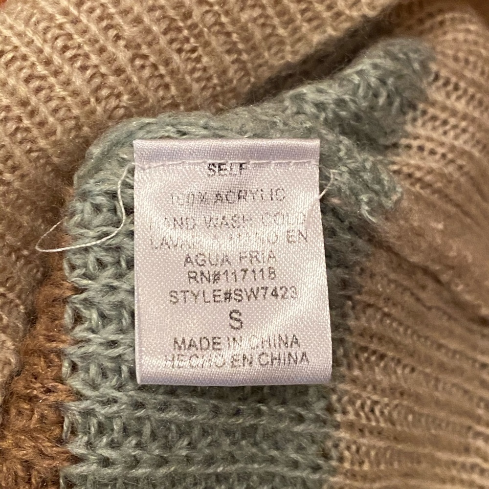 Distressed Sweater - Picture 5 of 5
